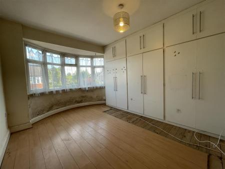 3 bedroom Semi-detached house for sale in Cairnsford Road, Leicester