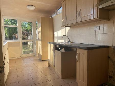 3 bedroom Semi-detached house for sale in Cairnsford Road, Leicester