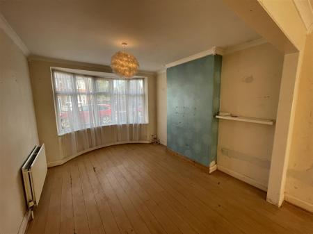 3 bedroom Semi-detached house for sale in Cairnsford Road, Leicester