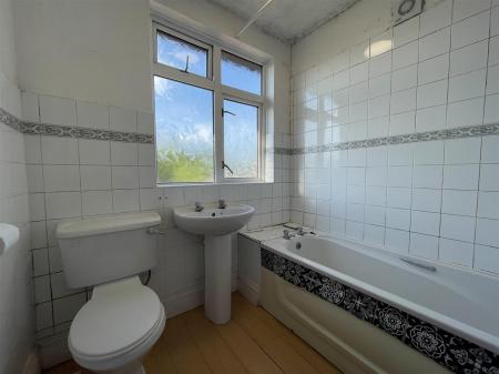 3 bedroom Semi-detached house for sale in Cairnsford Road, Leicester