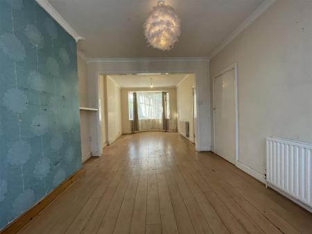 3 bedroom Semi-detached house for sale in Cairnsford Road, Leicester
