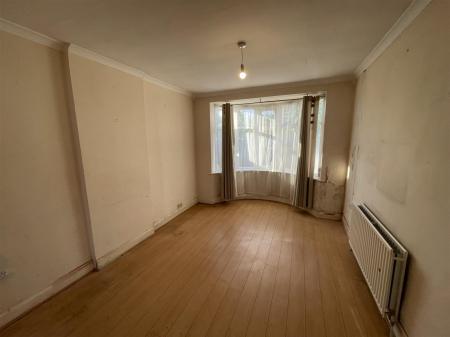 3 bedroom Semi-detached house for sale in Cairnsford Road, Leicester