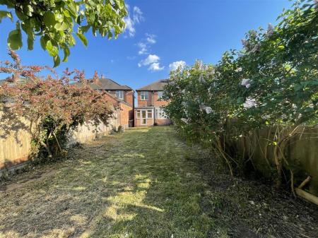 3 bedroom Semi-detached house for sale in Cairnsford Road, Leicester