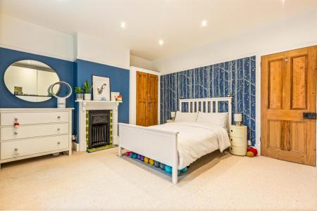 3 bedroom Terraced House for sale in Upperton Road, Leicester