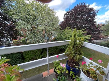 3 bedroom Flat for sale in Dukes Drive, Leicester