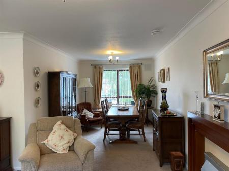 3 bedroom Flat for sale in Dukes Drive, Leicester