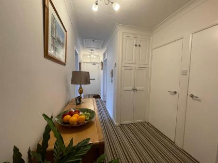 3 bedroom Flat for sale in Dukes Drive, Leicester