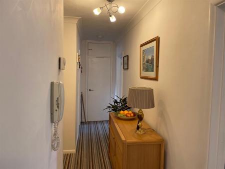 3 bedroom Flat for sale in Dukes Drive, Leicester
