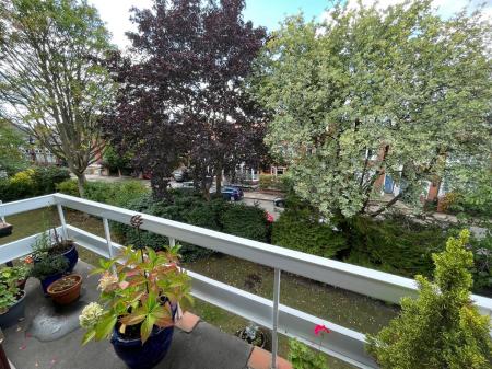 3 bedroom Flat for sale in Dukes Drive, Leicester