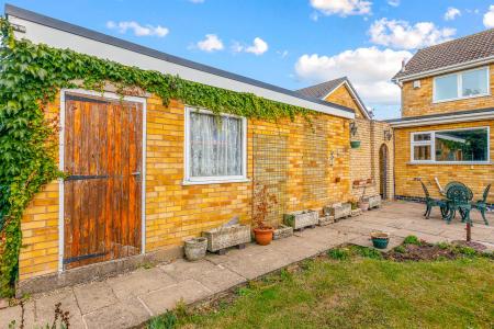 3 bedroom Semi-detached house for sale in Dorset Avenue, Wigston