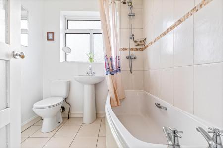3 bedroom Semi-detached house for sale in Milford Road, Leicester