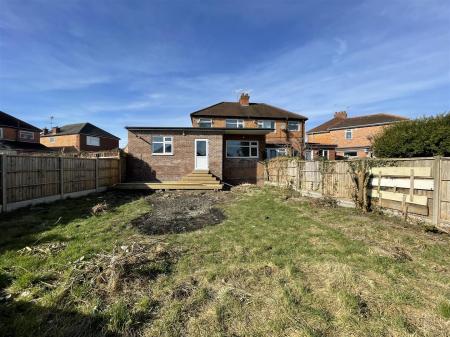 4 bedroom Semi-detached house for sale in Cleveleys Avenue, Leicester