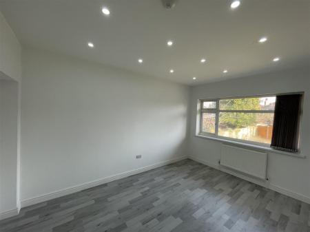 4 bedroom Semi-detached house for sale in Cleveleys Avenue, Leicester