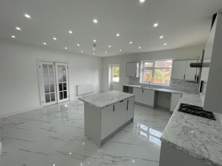 4 bedroom Semi-detached house for sale in Cleveleys Avenue, Leicester