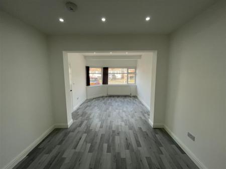 4 bedroom Semi-detached house for sale in Cleveleys Avenue, Leicester