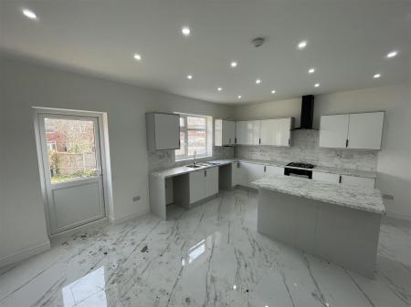 4 bedroom Semi-detached house for sale in Cleveleys Avenue, Leicester