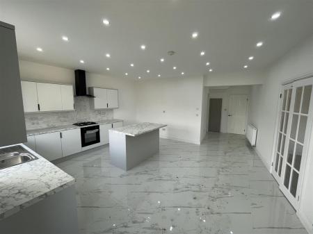 4 bedroom Semi-detached house for sale in Cleveleys Avenue, Leicester