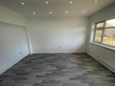 4 bedroom Semi-detached house for sale in Cleveleys Avenue, Leicester
