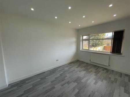 4 bedroom Semi-detached house for sale in Cleveleys Avenue, Leicester