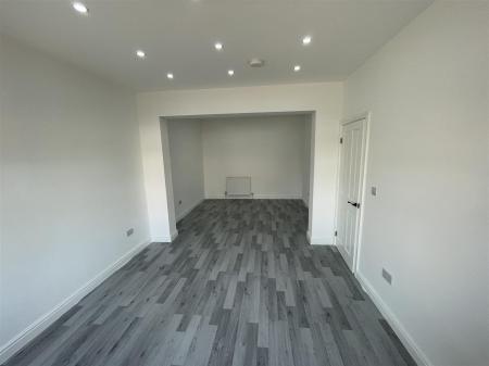 4 bedroom Semi-detached house for sale in Cleveleys Avenue, Leicester