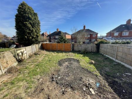 4 bedroom Semi-detached house for sale in Cleveleys Avenue, Leicester