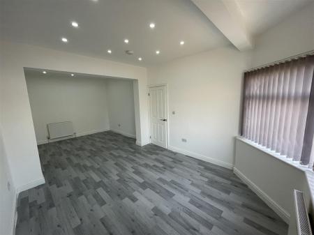 4 bedroom Semi-detached house for sale in Cleveleys Avenue, Leicester