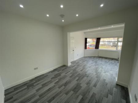 4 bedroom Semi-detached house for sale in Cleveleys Avenue, Leicester