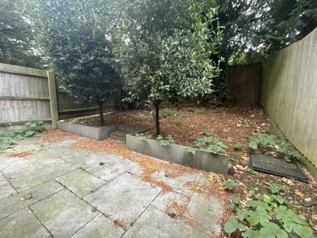 3 bedroom Semi-detached house for sale in Barradale Court, Stoneygate