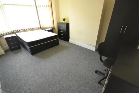 3 bedroom Terraced House for sale in East Park Road, Leicester