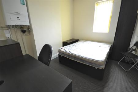 3 bedroom Terraced House for sale in East Park Road, Leicester