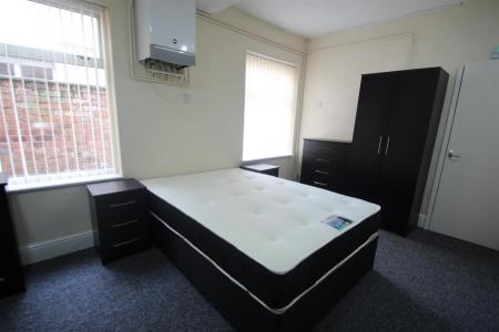 3 bedroom Terraced House for sale in East Park Road, Leicester