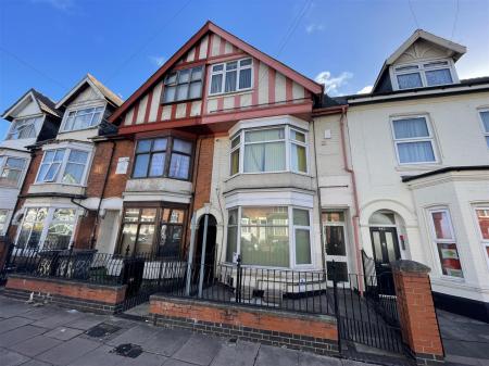 3 bedroom Terraced House for sale in East Park Road, Leicester