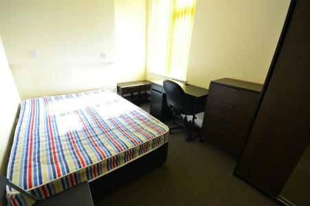 3 bedroom Terraced House for sale in East Park Road, Leicester