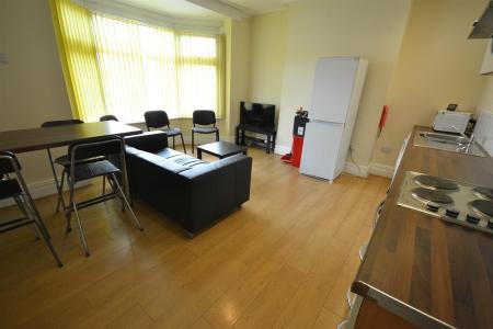 3 bedroom Terraced House for sale in East Park Road, Leicester