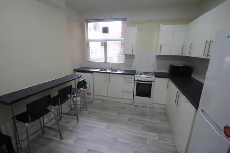 3 bedroom Terraced House for sale in East Park Road, Leicester