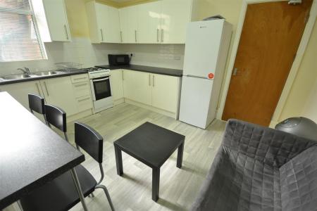 3 bedroom Terraced House for sale in East Park Road, Leicester