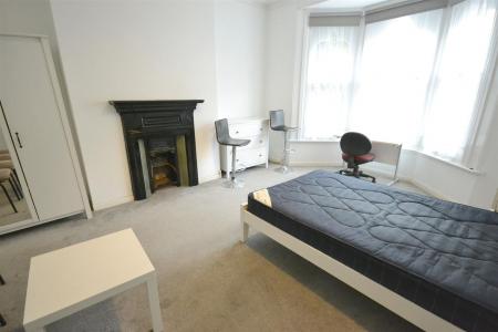 6 bedroom Villa for sale in Severn Street, Leicester