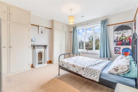 4 bedroom Semi-detached house for sale in Uplands Road, Oadby, Leicester