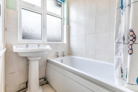 4 bedroom Semi-detached house for sale in Uplands Road, Oadby, Leicester