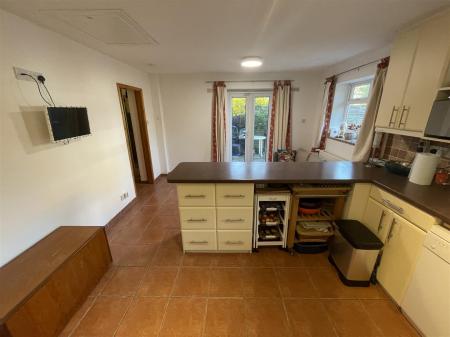 5 bedroom Semi-detached house for sale in Carisbrooke Road, South Knighton, Leicester