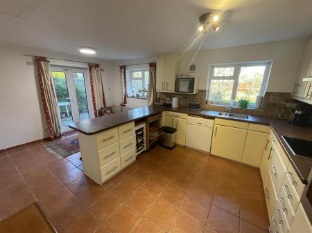 5 bedroom Semi-detached house for sale in Carisbrooke Road, South Knighton, Leicester