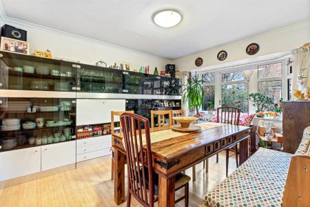 5 bedroom Semi-detached house for sale in Carisbrooke Road, South Knighton, Leicester