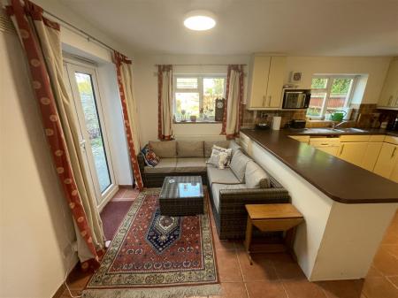 5 bedroom Semi-detached house for sale in Carisbrooke Road, South Knighton, Leicester