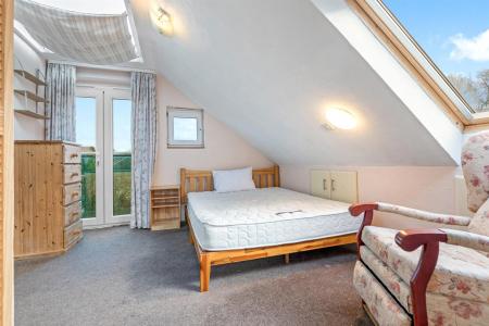 5 bedroom Semi-detached house for sale in Carisbrooke Road, South Knighton, Leicester