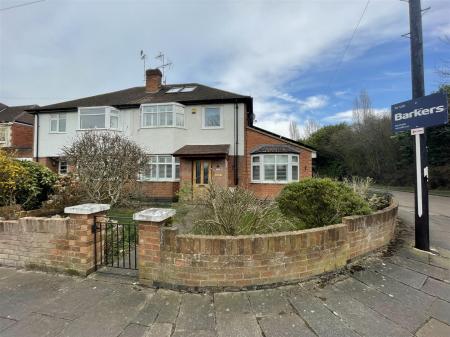 5 bedroom Semi-detached house for sale in Carisbrooke Road, South Knighton, Leicester