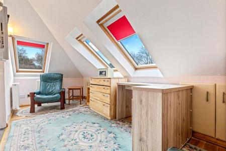 5 bedroom Semi-detached house for sale in Carisbrooke Road, South Knighton, Leicester