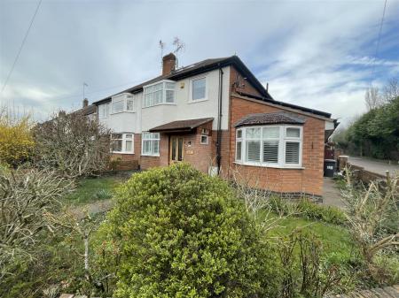 5 bedroom Semi-detached house for sale in Carisbrooke Road, South Knighton, Leicester