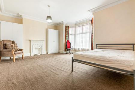 6 bedroom Villa for sale in Queens Road, Clarendon Park