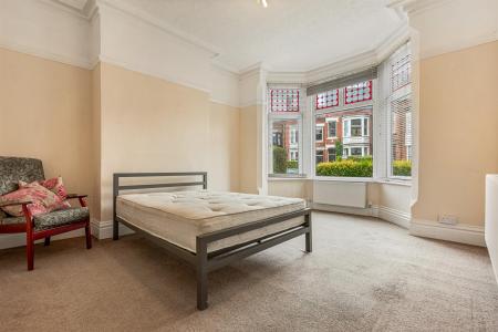 6 bedroom Villa for sale in Queens Road, Clarendon Park