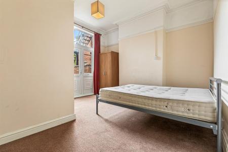 6 bedroom Villa for sale in Queens Road, Clarendon Park